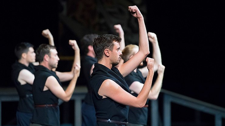 LPH3250025 Spectacle: Les Noces, extrait du programme Nijinska | Voilà la femme,
Chorégraphe: Bronislava Nijinska,
Conception, interprétation des archives: Dominique Brun,
Musique: Igor Stravinsky,
Lumières: Philippe Gladieux,
Costumes: Marie Labarelle,
Scénographie: Odile Blanchard - Atelier Devineau,
Lieu: Chaillot, Théâtre national de la danse, Paris, le 11/09/2020