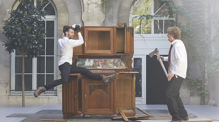 BUFFET A VIF

conception et interpretation Pierre Meunier, Raphael Cottin 
collaboration artistique Marguerite Bordat