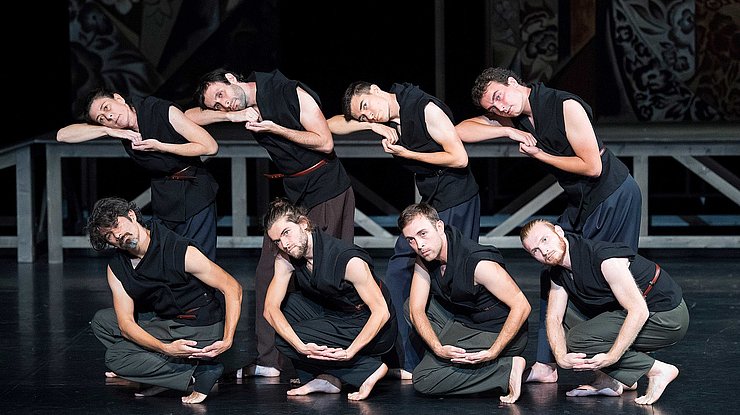 LPH3250024 Spectacle: Les Noces, extrait du programme Nijinska | Voilà la femme,
Chorégraphe: Bronislava Nijinska,
Conception, interprétation des archives: Dominique Brun,
Musique: Igor Stravinsky,
Lumières: Philippe Gladieux,
Costumes: Marie Labarelle,
Scénographie: Odile Blanchard - Atelier Devineau,
Lieu: Chaillot, Théâtre national de la danse, Paris, le 11/09/2020