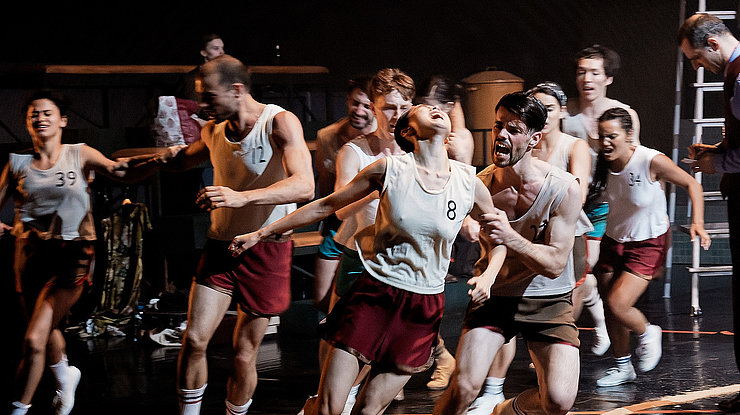 230609-BONR-onacheve-221.raf On achève bien les chevaux
chorégraphie et mise en scène : Bruno Bouche / Clément Hervieu-Leger / Daniel San Pedro
D’après They Shoot Horses, Don’t They ? (1935) de Horace McCoy.
Besse Luca (Rollo),
Facco Stéphane (Rocky),
San Pedro Daniel (Socks),
El Menjra Mhamed ( Guitare Et Contrebasse) (Musicien 1),
Codja Noé ( Trompettiste) (Musicien 2),
Paycha David ( Batteur) (Musicien 3),
Georges Maxime ( Pianiste) (Musicien 4),
Delavaud Marin (James),
Leger Juliette (Ruby),
Doncq Pierre (Mario),
Zusperreguy Muriel (Jackie),
Berthelemy Louis (Freddy),
Cabale Deia (Rosemary),
Bouee Clémence (Gloria),
Hoffalt Josua (Robert),
Weiss Julia (Mattie),
Agrafeil Claude (Madame Highbi),
Les Concurrents
Becker Audrey & Waysenson Hénoc
Buisson Susie & Riviere Jean-Philippe
Coin Noemi & Jeammot Erwan
Enriquez Gonzalez Ana Karina & Pierre-Emile Lemieux-Venne
Fukuda Brett & Lozano Miquel
He Di & Julliard Rubén
Mendo Dias Marta & Lyon Jesse
Olivier Nirina & Reiners Avery
Nummi Leonora & Rupp Cédric
Pernão Alice & Mandogana Khanya
Weiss Julia ( Mattie) & Schmitt Marwik
Xing Dongting & Shimizu Ryo
Lara Wolter & Alain Trividic
Covers : Nour Mathis, Frias Cauê
CCN • Ballet de l’Opéra national du Rhin et de La Compagnie des Petits Champs.
© Agathe Poupeney / Divergence-images.com - 09/06/2023 - La Filature, Scène nationale -